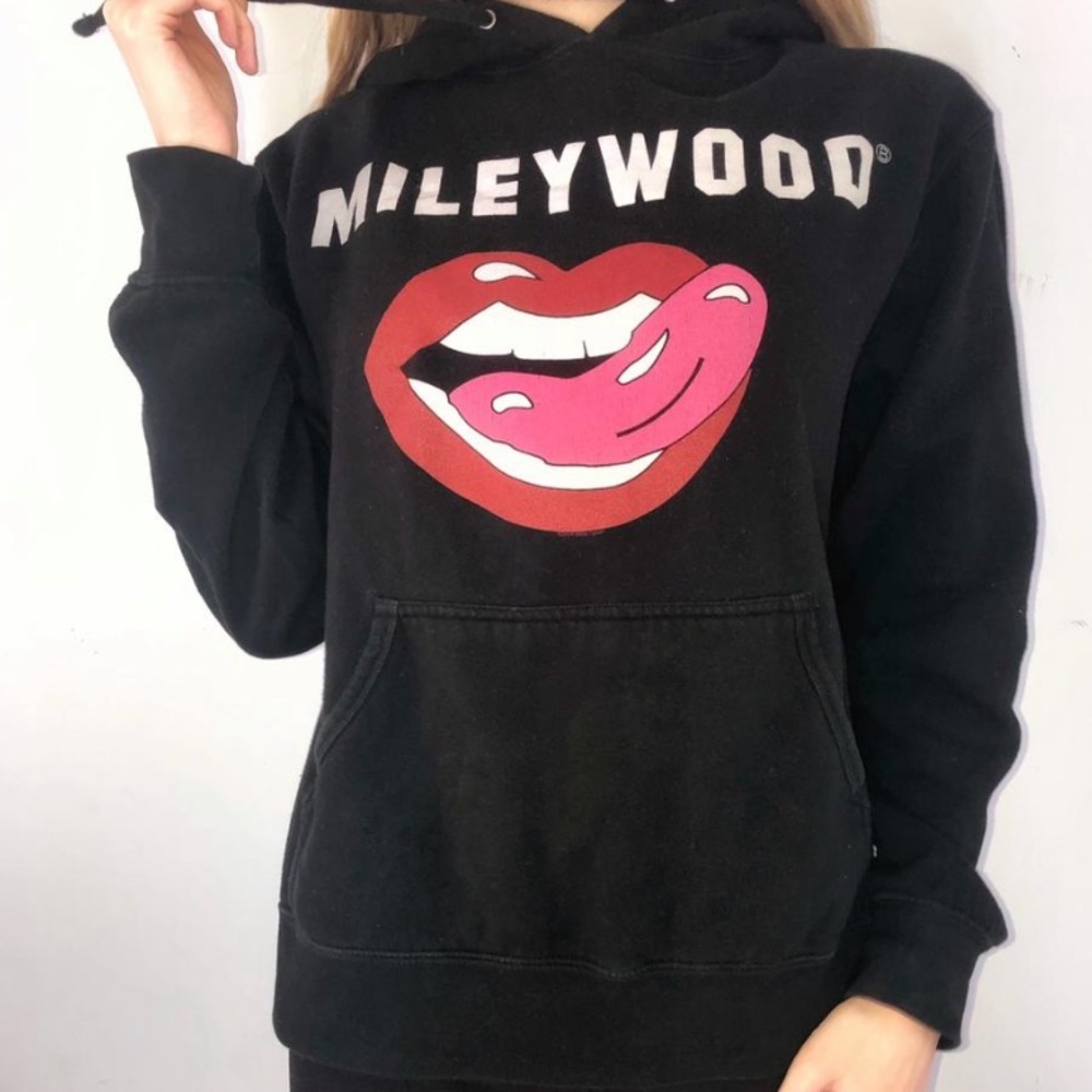Miley Cyrus MILEYWOOD 2014 Bangerz tour hoodie in size small